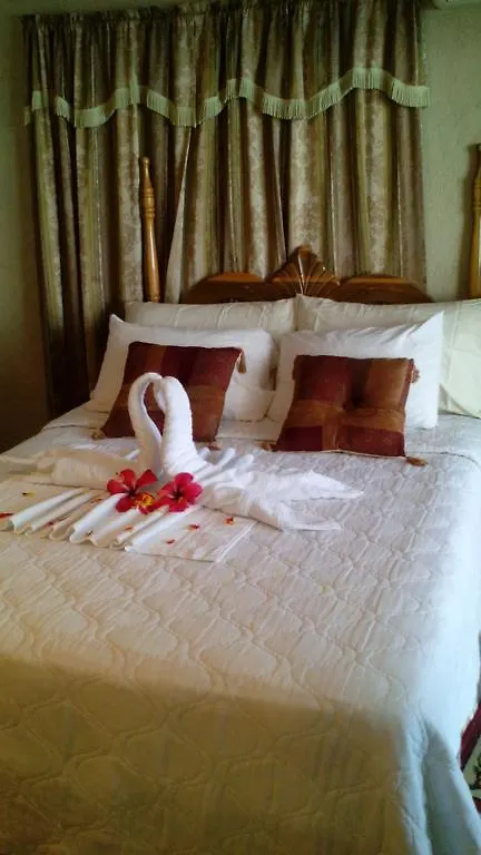 Ocean Breeze Hotel Southfield